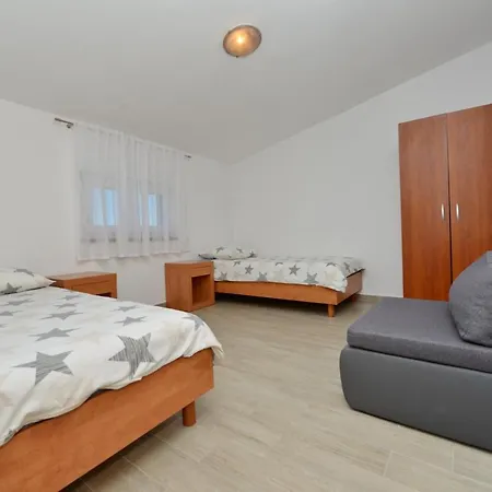 Croliday Nin Ivica Apartment