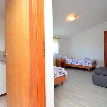Croliday Nin Ivica Apartment *