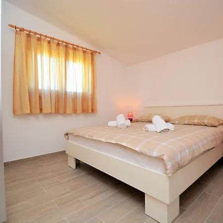 Apartment Croliday Nin Ivica *