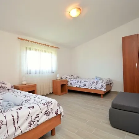 Croliday Nin Ivica *