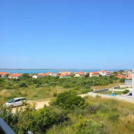 Apartment Croliday Nin Ivica Vrsi