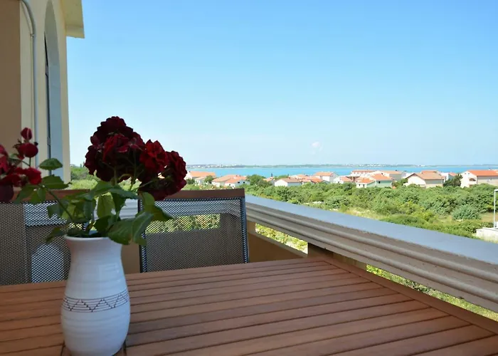 Apartment Croliday Nin Ivica *