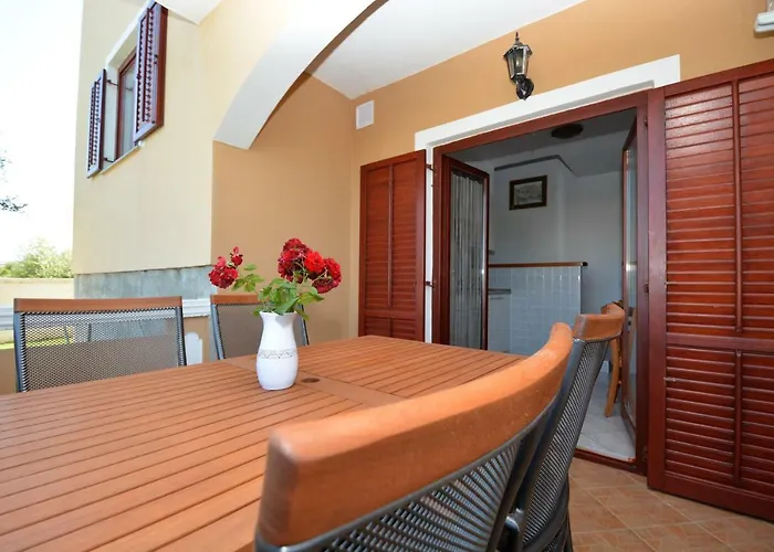 Apartment Croliday Nin Ivica *