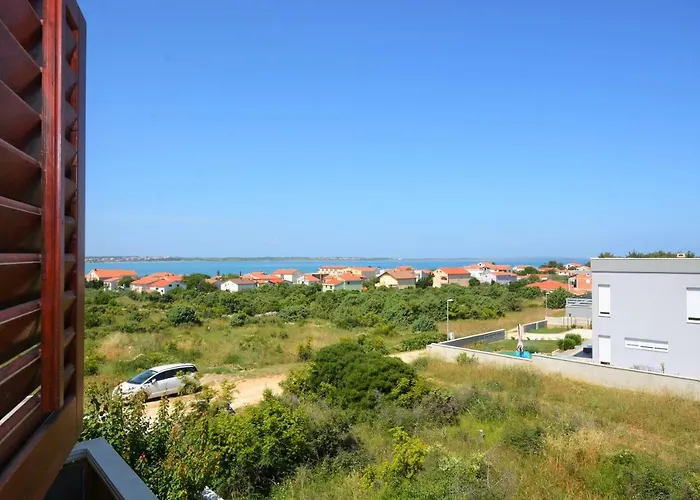 Apartment Croliday Nin Ivica Vrsi