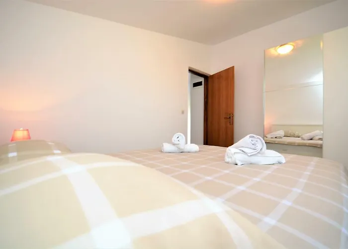 Apartment Croliday Nin Ivica Vrsi