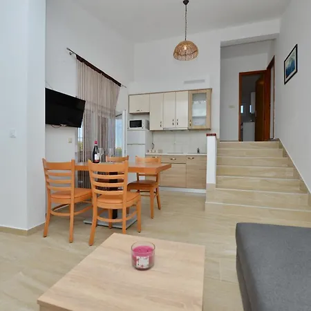 Apartment Croliday Nin Ivica Vrsi