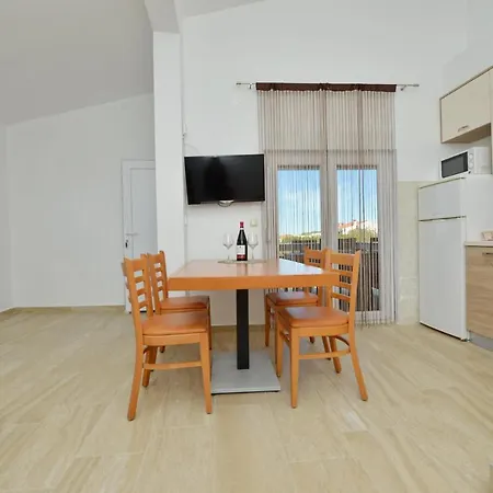 Croliday Nin Ivica Apartment