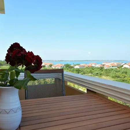 Apartment Croliday Nin Ivica *
