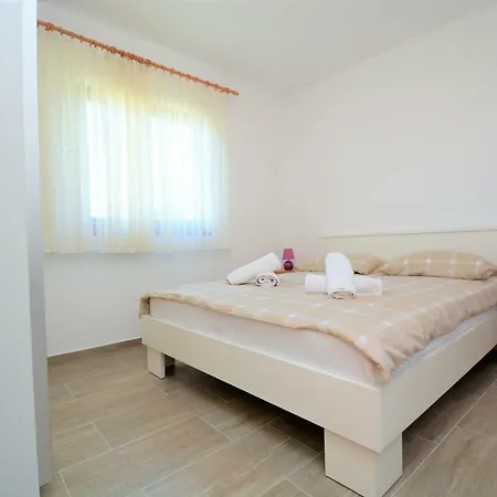 Croliday Nin Ivica Apartment *