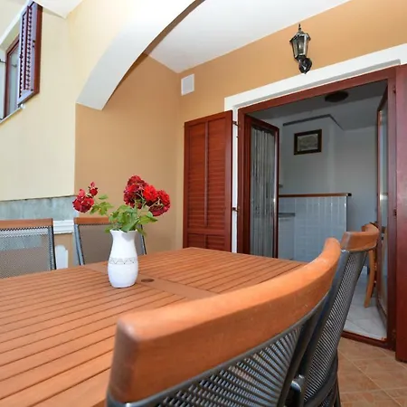 Apartment Croliday Nin Ivica *
