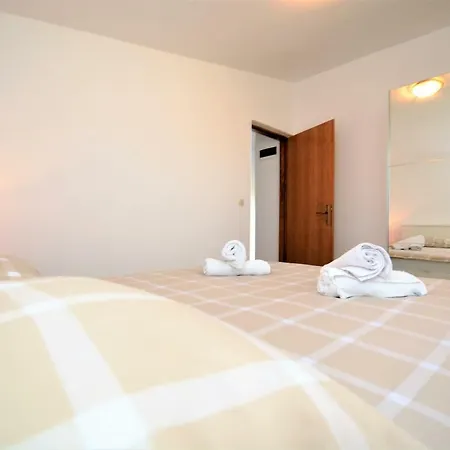 Apartment Croliday Nin Ivica Vrsi
