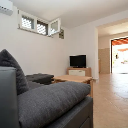 Croliday Nin Ivica Apartment