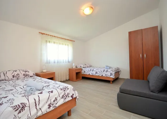 Croliday Nin Ivica *