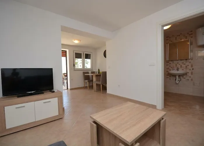 Croliday Nin Ivica *